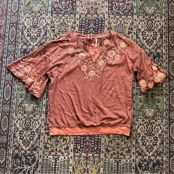 🌈 Lovely embroidered flower FP top - Picture 2 of 6